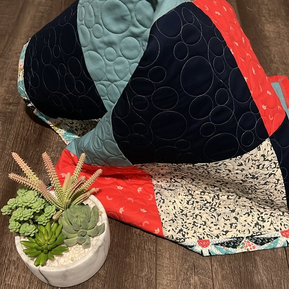 NEW Handmade red/green/blue patchwork quilt - Picture 1 of 4
